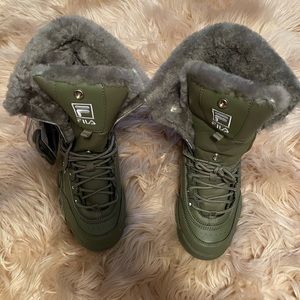 Fila sherling boots kids 7 /equivalent to a woman’s 9 color green brand new